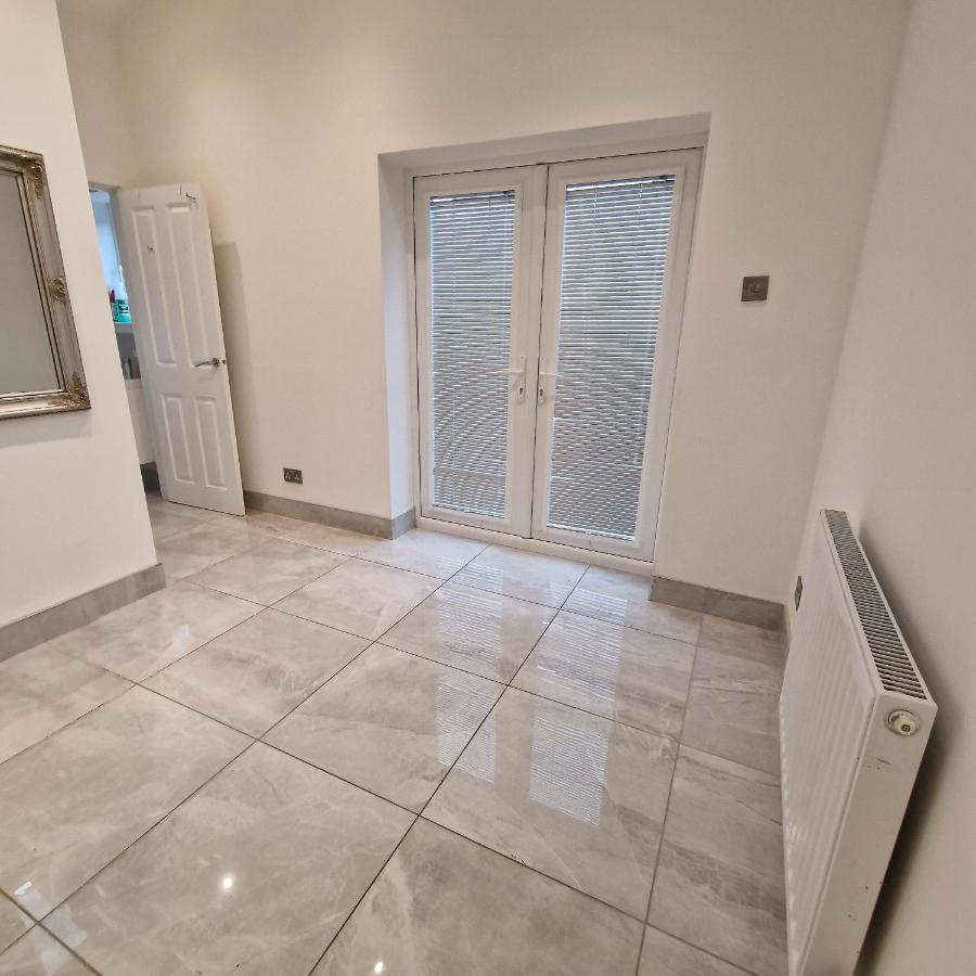 Delightful & Spacious Guest House In Farnworth Near Bolton Hospital Eksteriør bilde