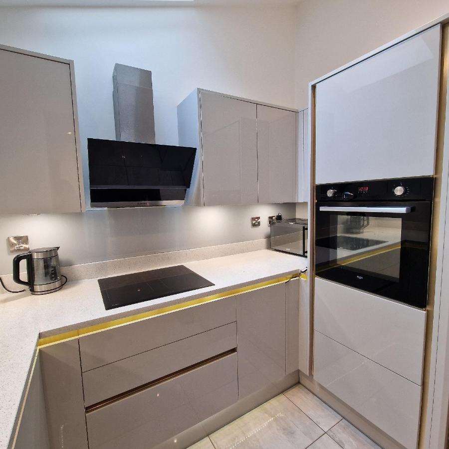 Delightful & Spacious Guest House In Farnworth Near Bolton Hospital Eksteriør bilde